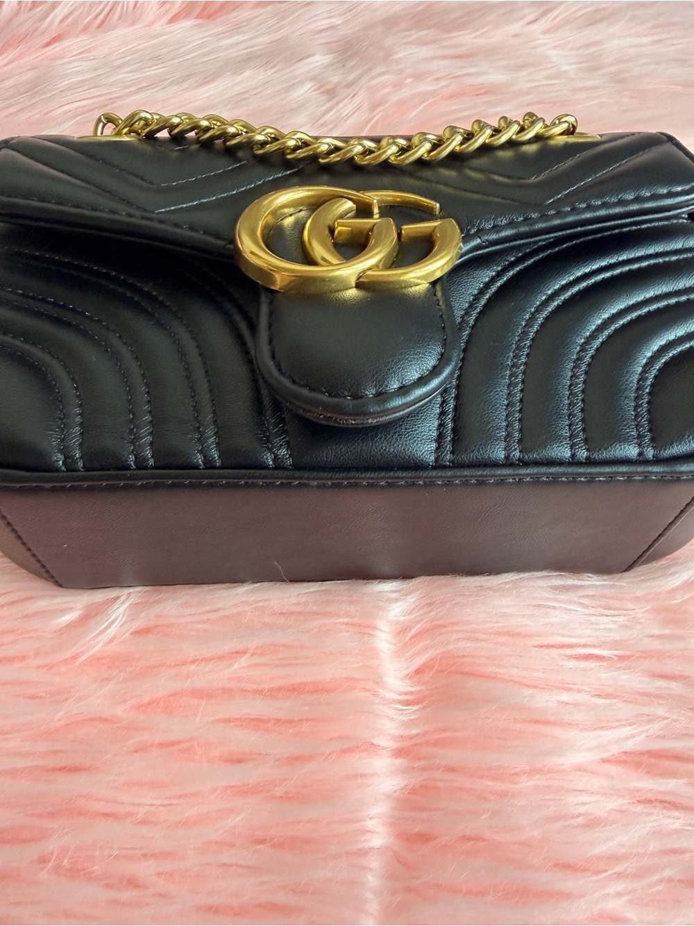 Gucci Black Leather Shoulder Bag with Gold Double G Chain - Picture 4 of 10